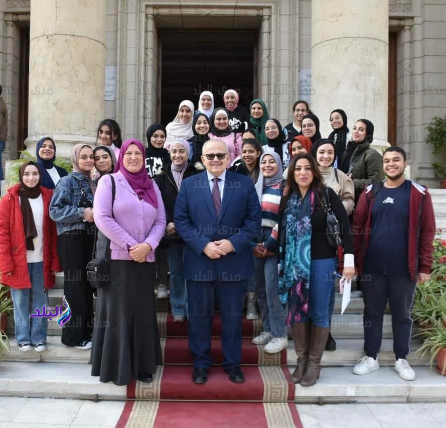 رئيس جامعة القاهرة1