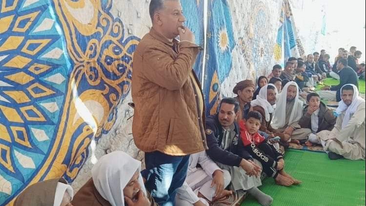 مدير منطقة البريد يلتقي باهالي قرية قاطية 
