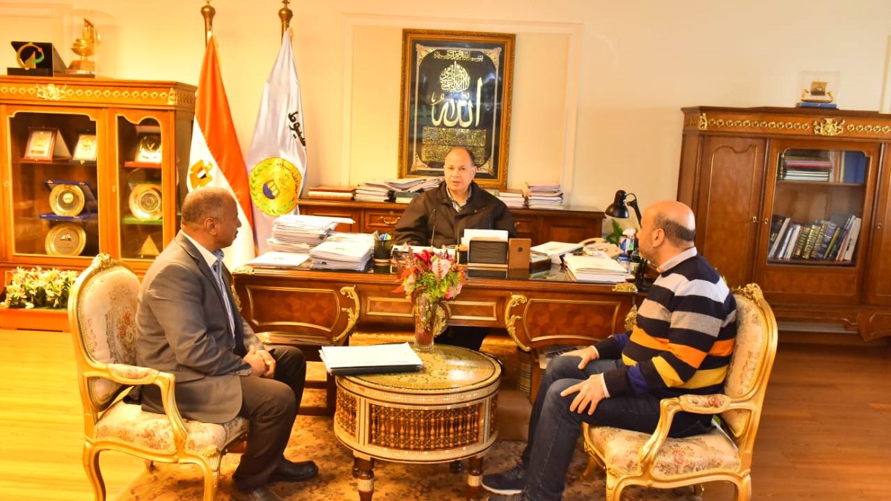 محافظ أسيوط يلتقي رئيس جهاز شئون البيئة 