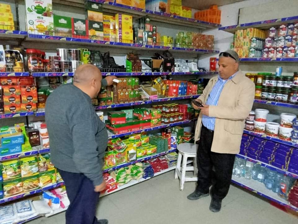حملات تفتيش علي المحلات بالعريش 