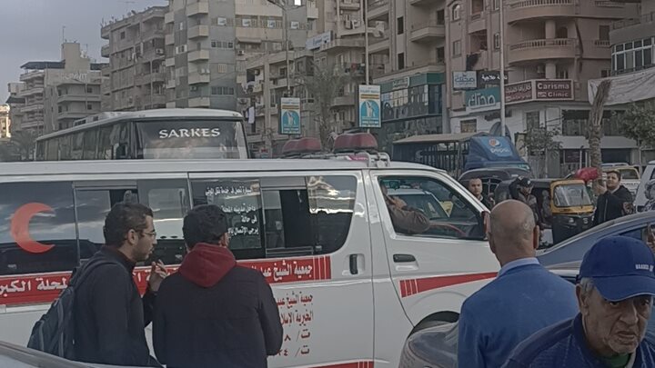 جنازه اب مات حزنا علي ابنه بشوارع المحلة 