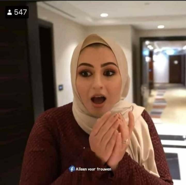 الزوجة أثناء المفاجأة 