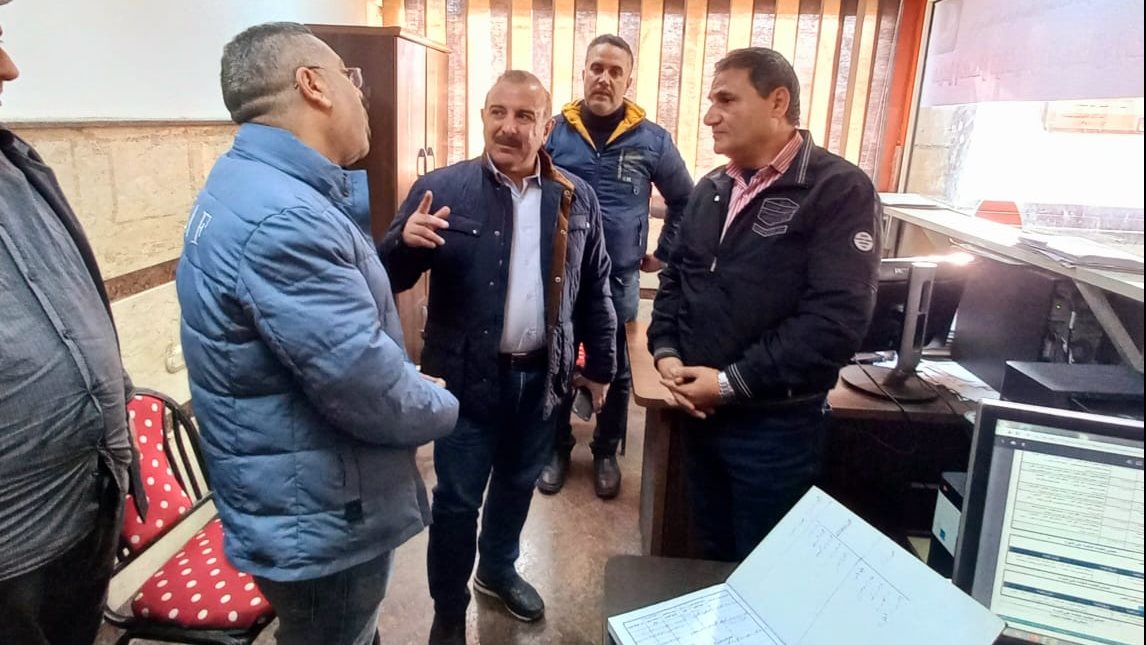 السكرتير العام للبحيرة يتفقد مركز إصدار تراخيص المحال العامة