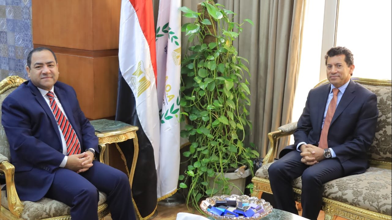 وزير الشباب والرياضة خلال لقاء رئيس جهاز التنظيم والادارة