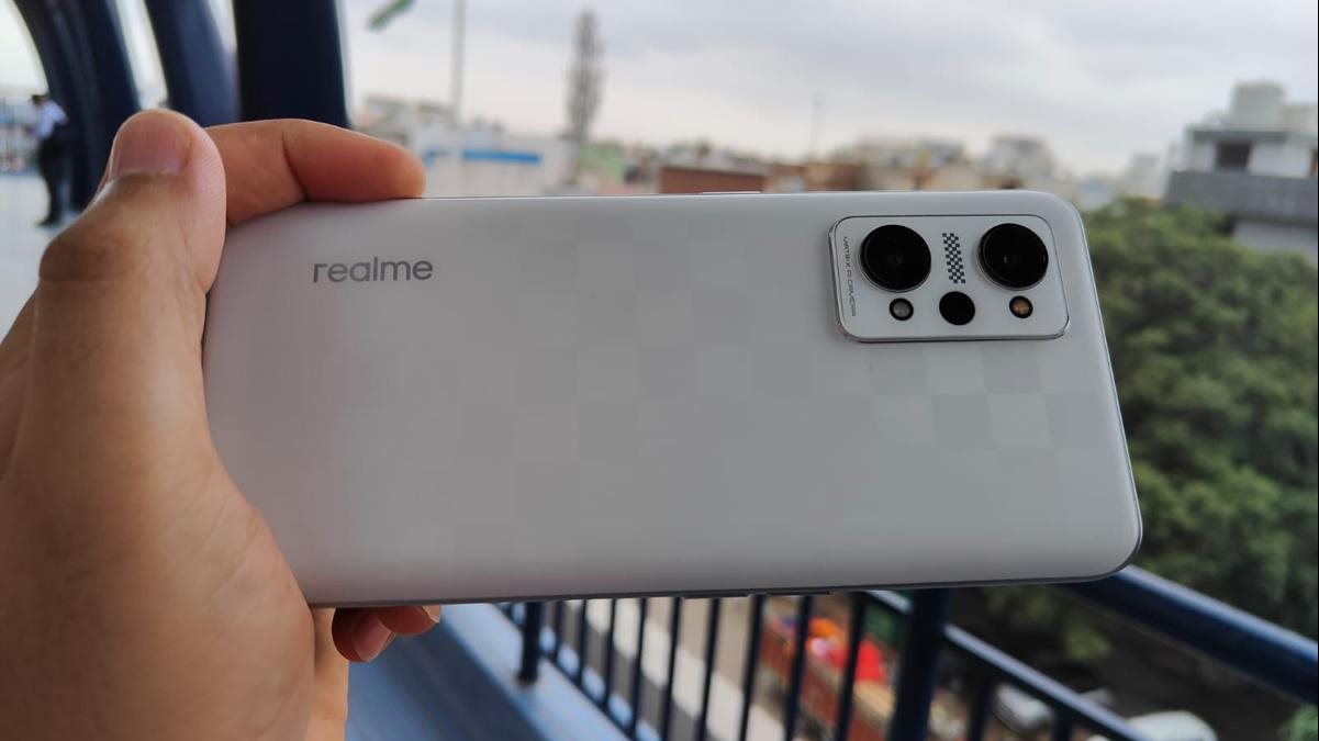 راح زمن الـ iPhone..موبايل Realme جديد بأطول عمر بطارية بسعر