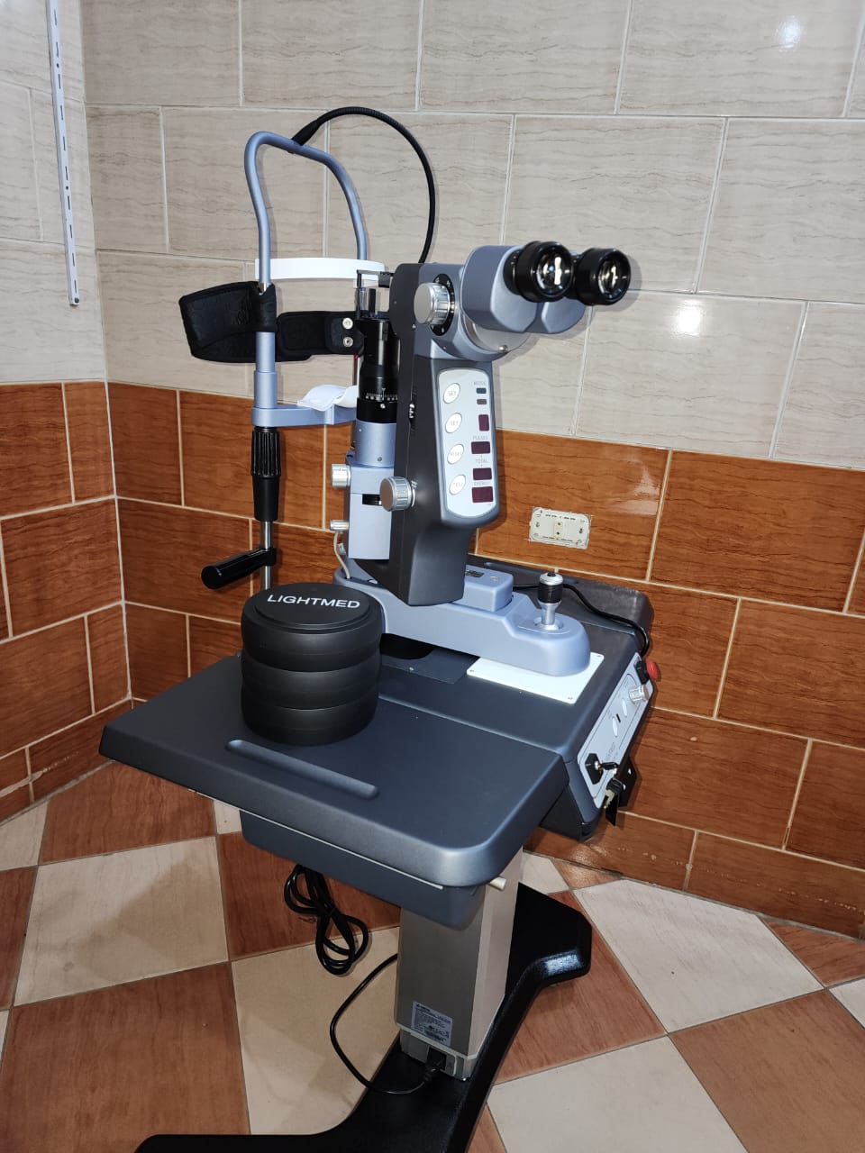 جهاز YAG Laser يُستخدم فى إزالة إعتام العدسة الصناعية 