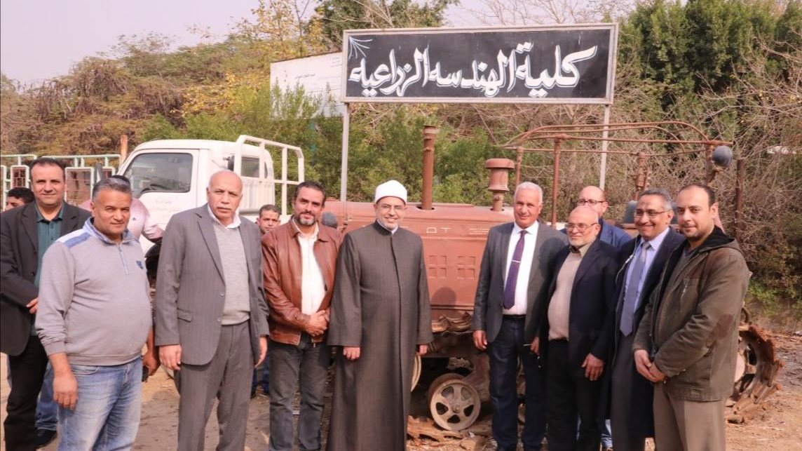 رئيس جامعة الأزهر يتفقد كلية الهندسة الزراعية 