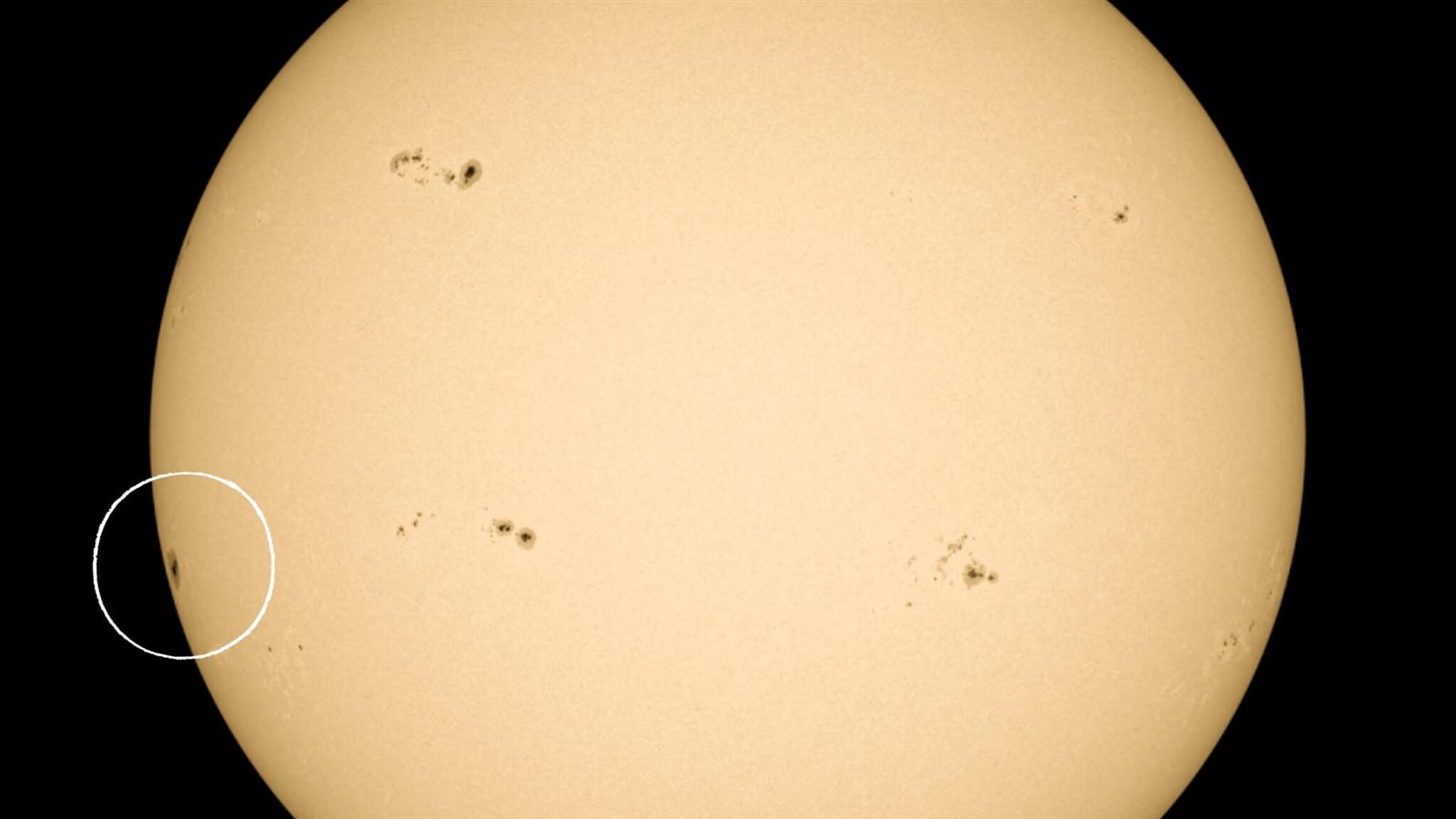 ظهور بقعة شمسية جديدة ظهور بقعة شمسية جديدة