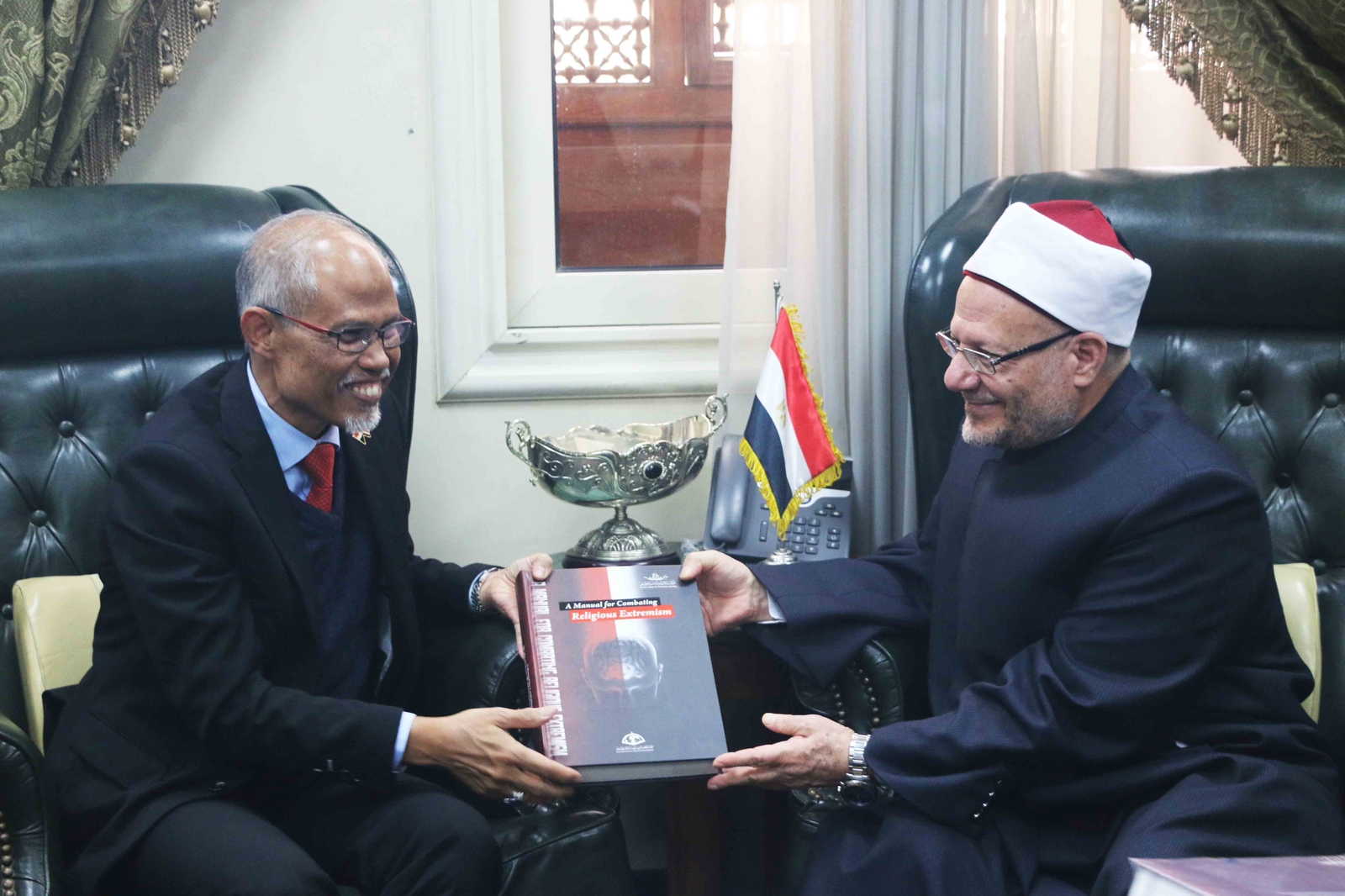مفتي الجمهورية يستقبل وفدًا سنغافوريًّا
