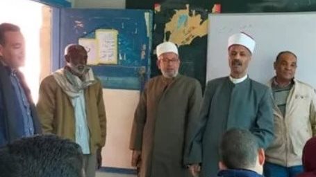 رئيس منطقة أسوان الأزهرية يتابع إمتحانات الابتدائي والإعدادى