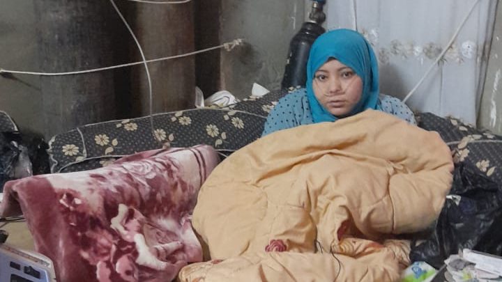 ألفت لا تستطيع التنفس دون أسطوانة أكسجين 