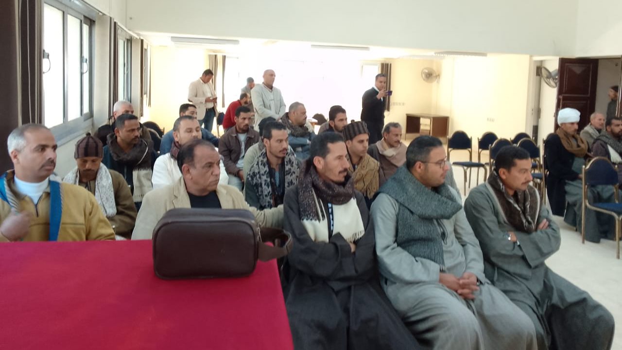 لقاءات مع المواطنين لدراسة أنسب الحرف لتشغيل مجمع الصناعات