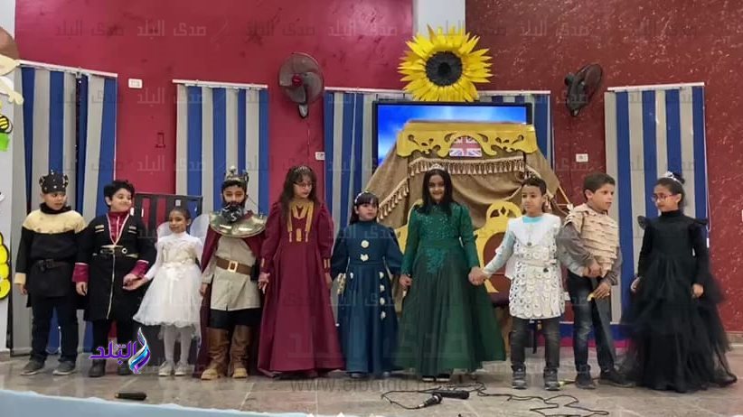 أبطال العرض المسرحي 