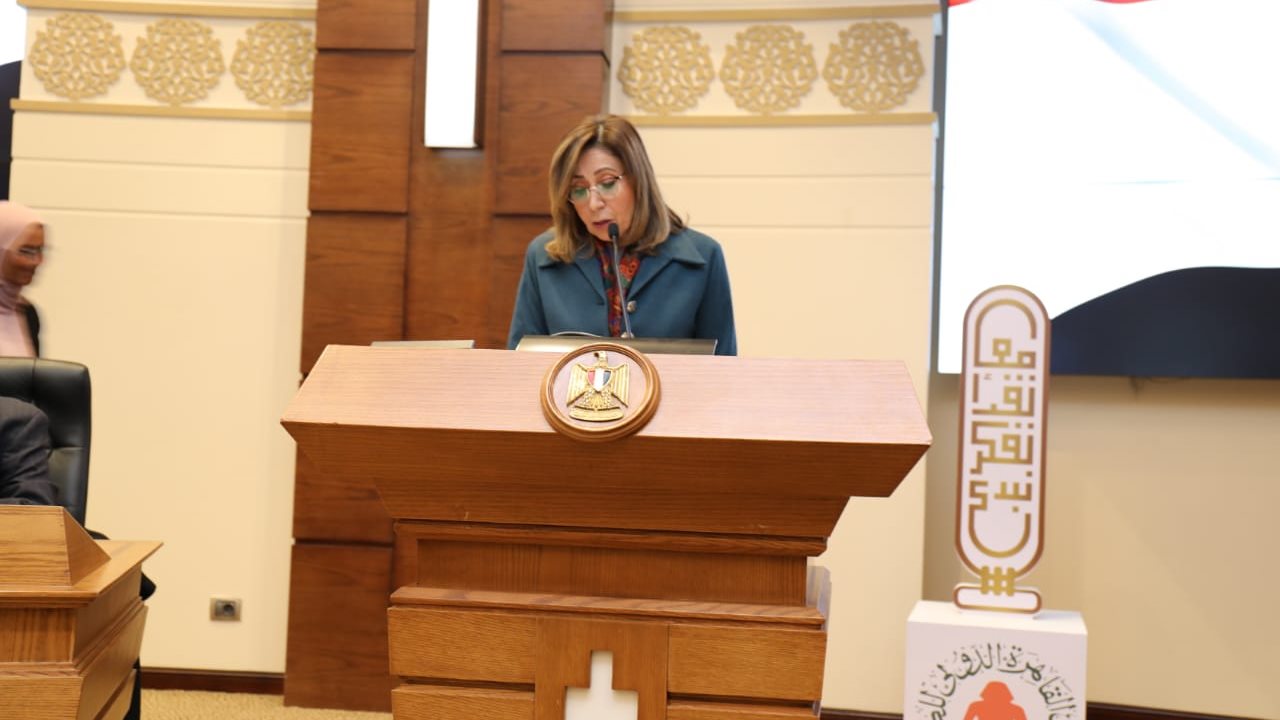 وزيرة الثقافة