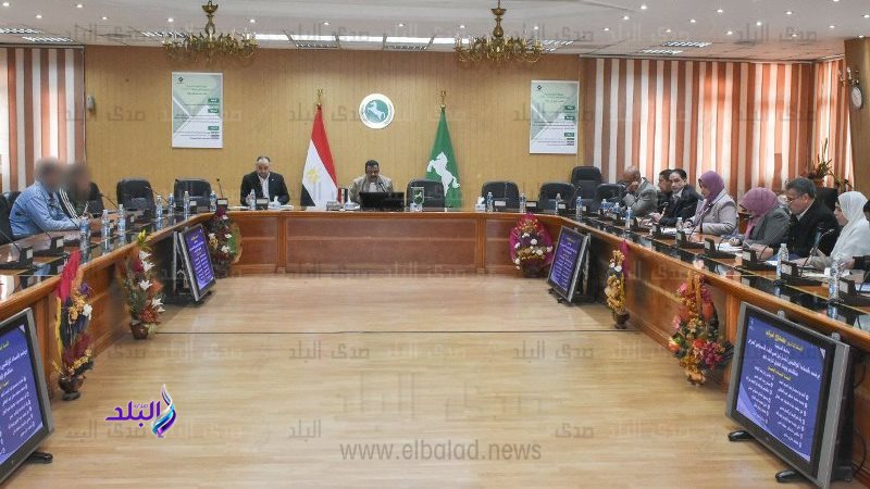 سكرتير عام الشرقية يلتقى بالمواطنين لبحث مشاكلهم