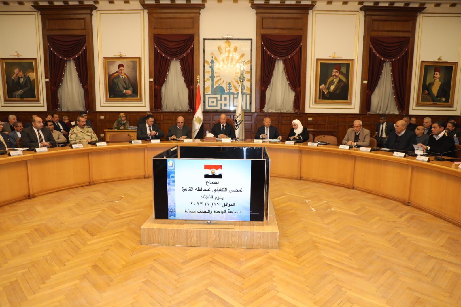 محافظ القاهرة خلال الاجتماع