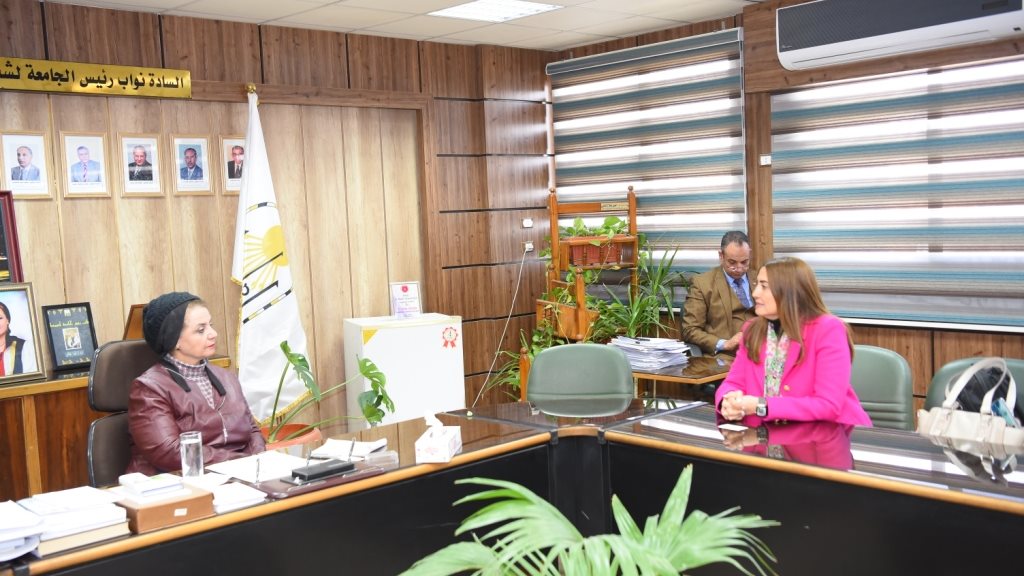 رئيس جامعة أسيوط تستقبل مدير برنامج فرصة 