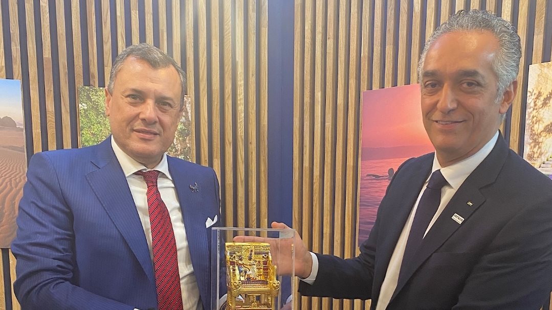 وزير السياحة والآثار 