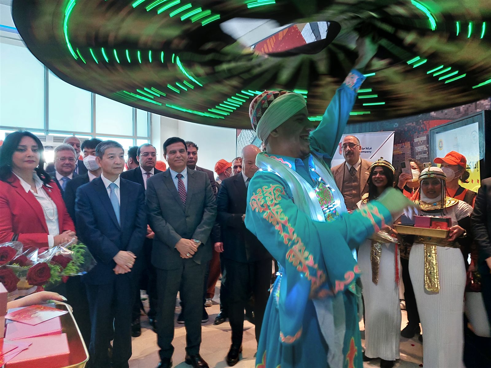 السفير الصيني مع رئيس مصر للطيران