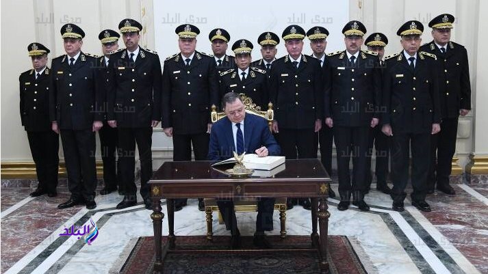 وزير الداخلية وأعضاء المجلس الأعلى للشرطة بقصر عابدين