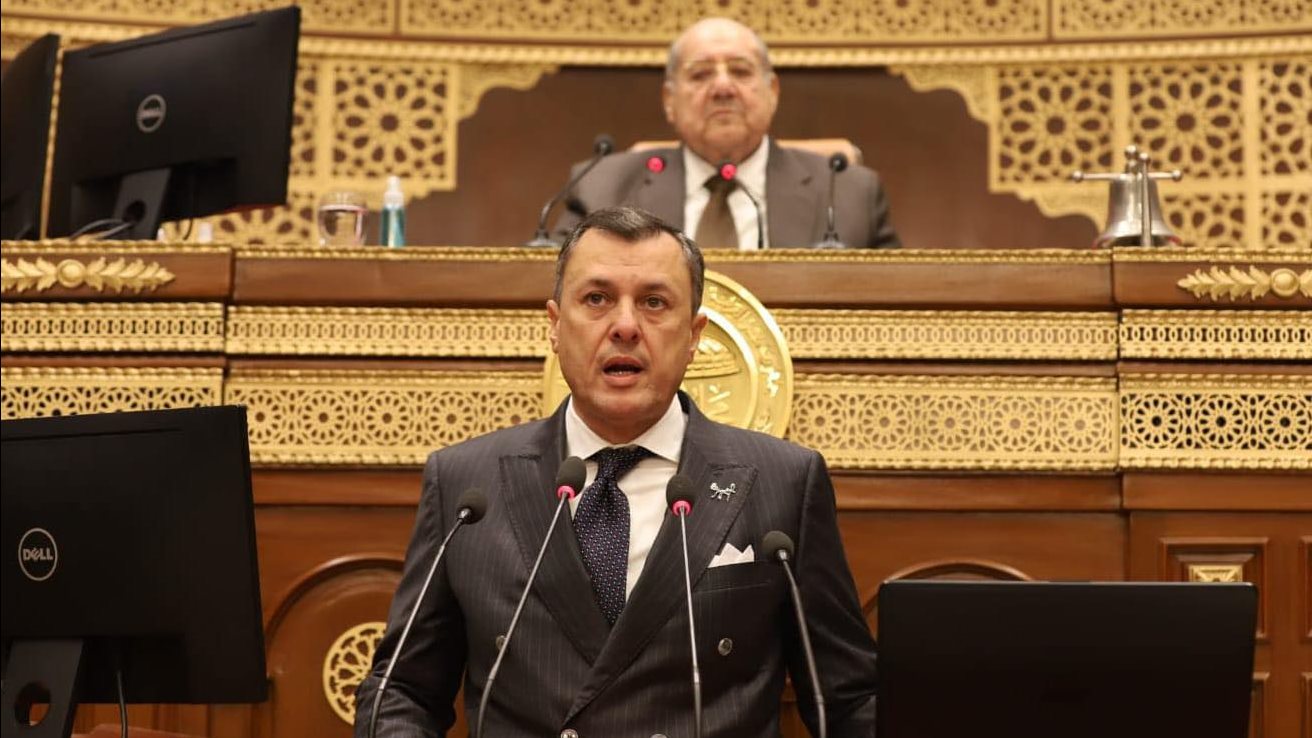 أحمد عيسى وزير السياحة والأثار