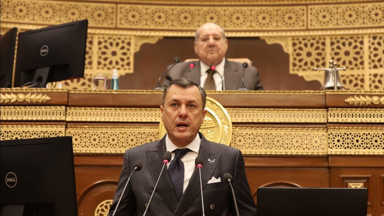 أحمد عيسى وزير السياحة والآثار أمام مجلس الشيوخ