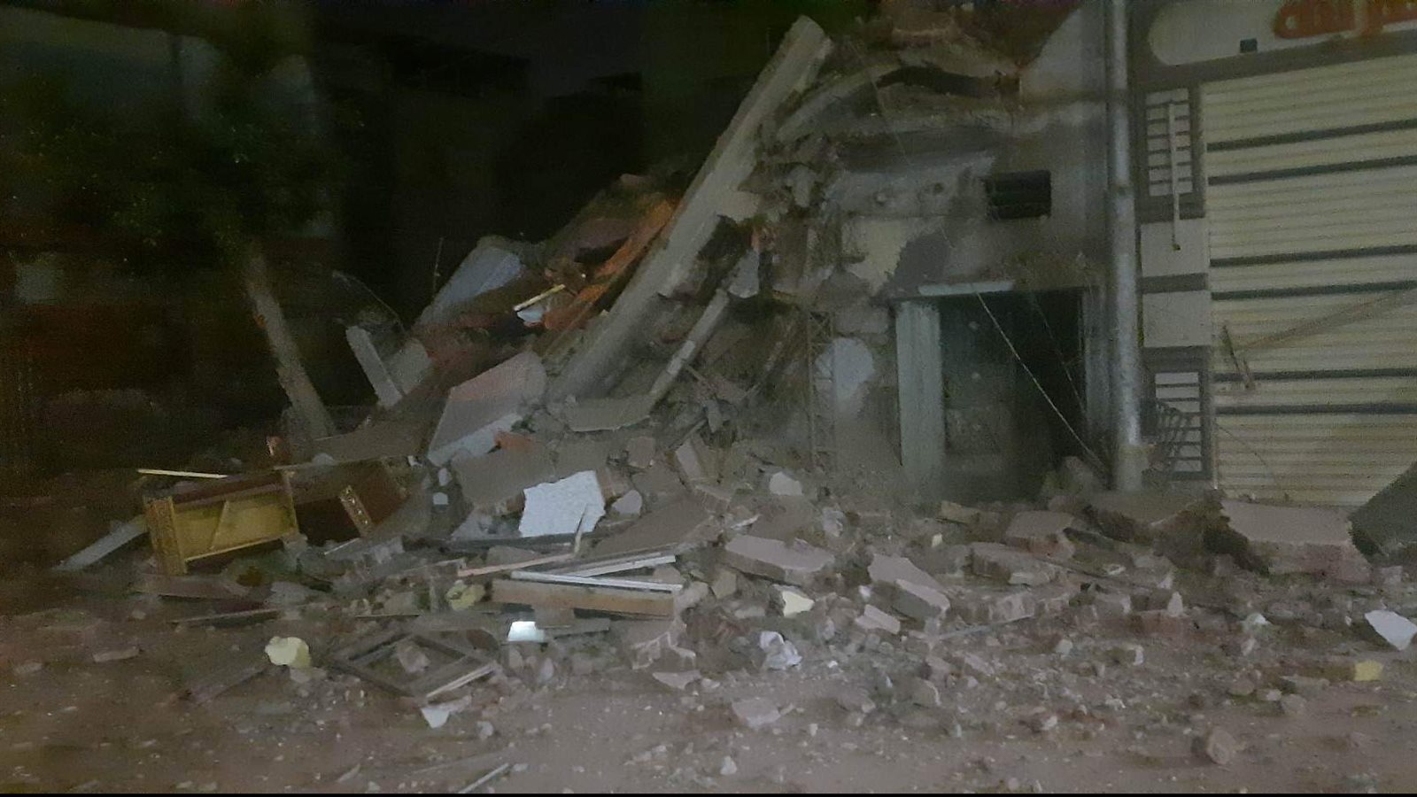 إنهيار عقار مكون من 3 طوابق دون حدوث خسائر بشرية بالبحيرة