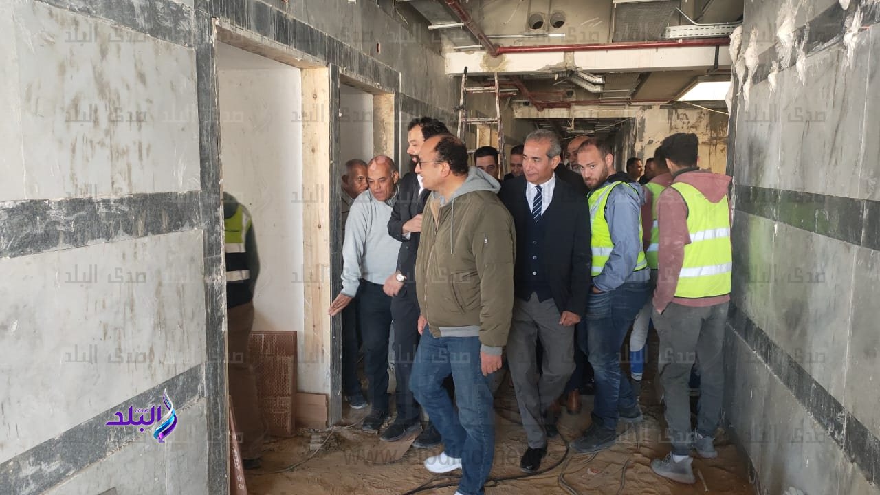 رئيس جامعة حلوان خلال زيارة تفقدية لمستشفى بدر الجامعي2