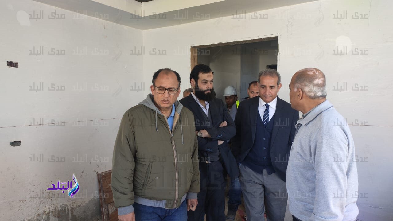 رئيس جامعة حلوان خلال زيارة تفقدية لمستشفى بدر الجامعي3