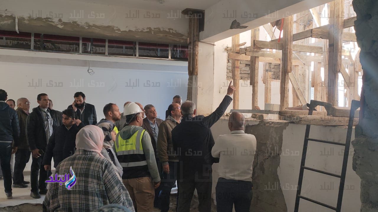 رئيس جامعة حلوان خلال زيارة تفقدية لمستشفى بدر الجامعي4