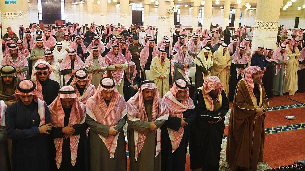جانب من أداء الصلاة 