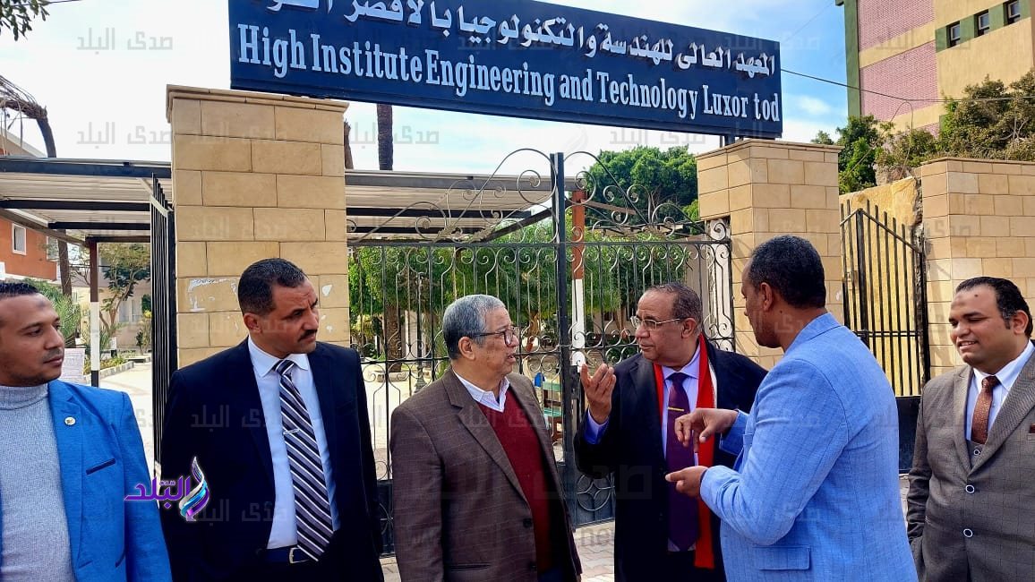 رئيس جامعة الأقصر يشهد انطلاق فعاليات المعرض السنوي الأول لل