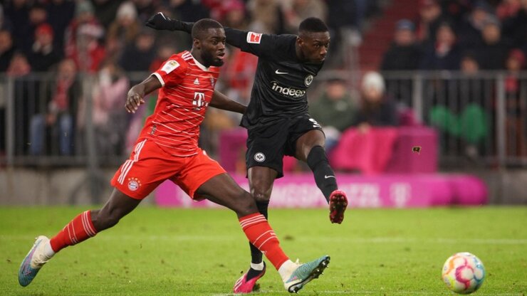 بايرن ميونخ وإينتراخت فرانكفورت