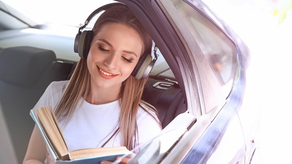 خطوتين تجنبك الشعور بالغثيان أثناء القراءة بالسيارة