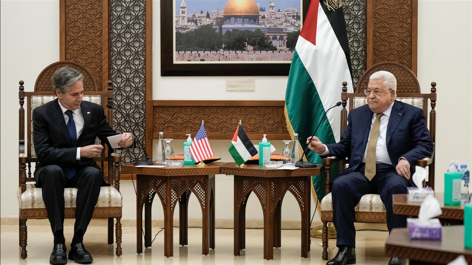 الرئيس الفلسطيني مع وزير الخارجية الأمريكي