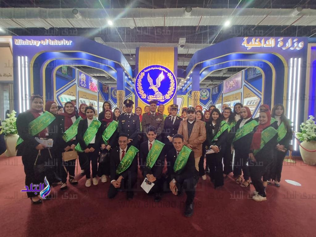 طلاب جامعة القاهرة في زيارة لمعرض القاهرة الدولي للكتاب 