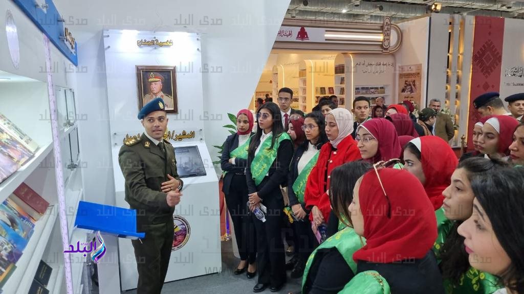 طلاب جامعة القاهرة في زيارة لمعرض القاهرة الدولي للكتاب