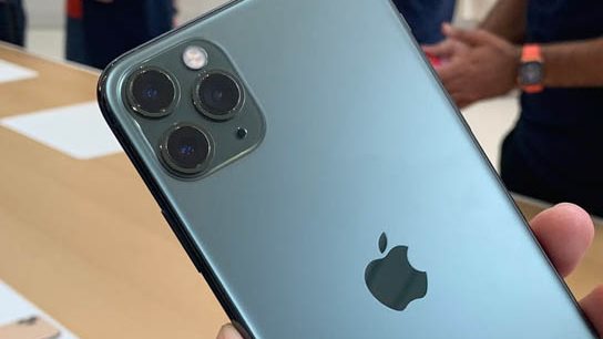 عرض على iPhone 11 Pro Max مجدد بـ 10 آلاف جنيه