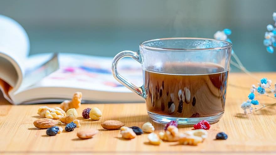 ماذا يحدث لجسمك عند شرب القهوة أو الشاي أثناء تناول المضادات
