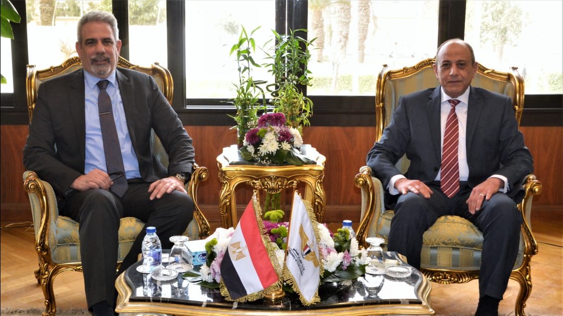 الفريق محمد عباس حلمي وزير الطيران 