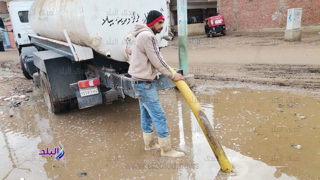 عمال النظافة في شوارع بيلا