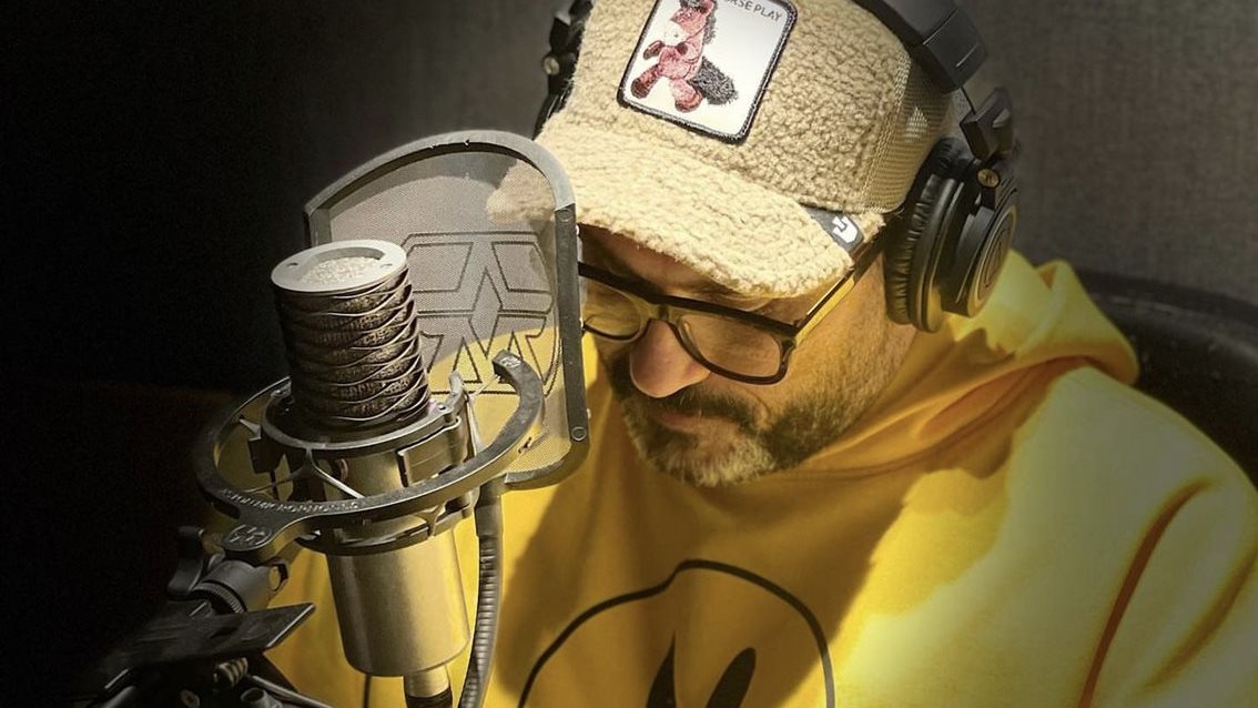 أكرم حسني 