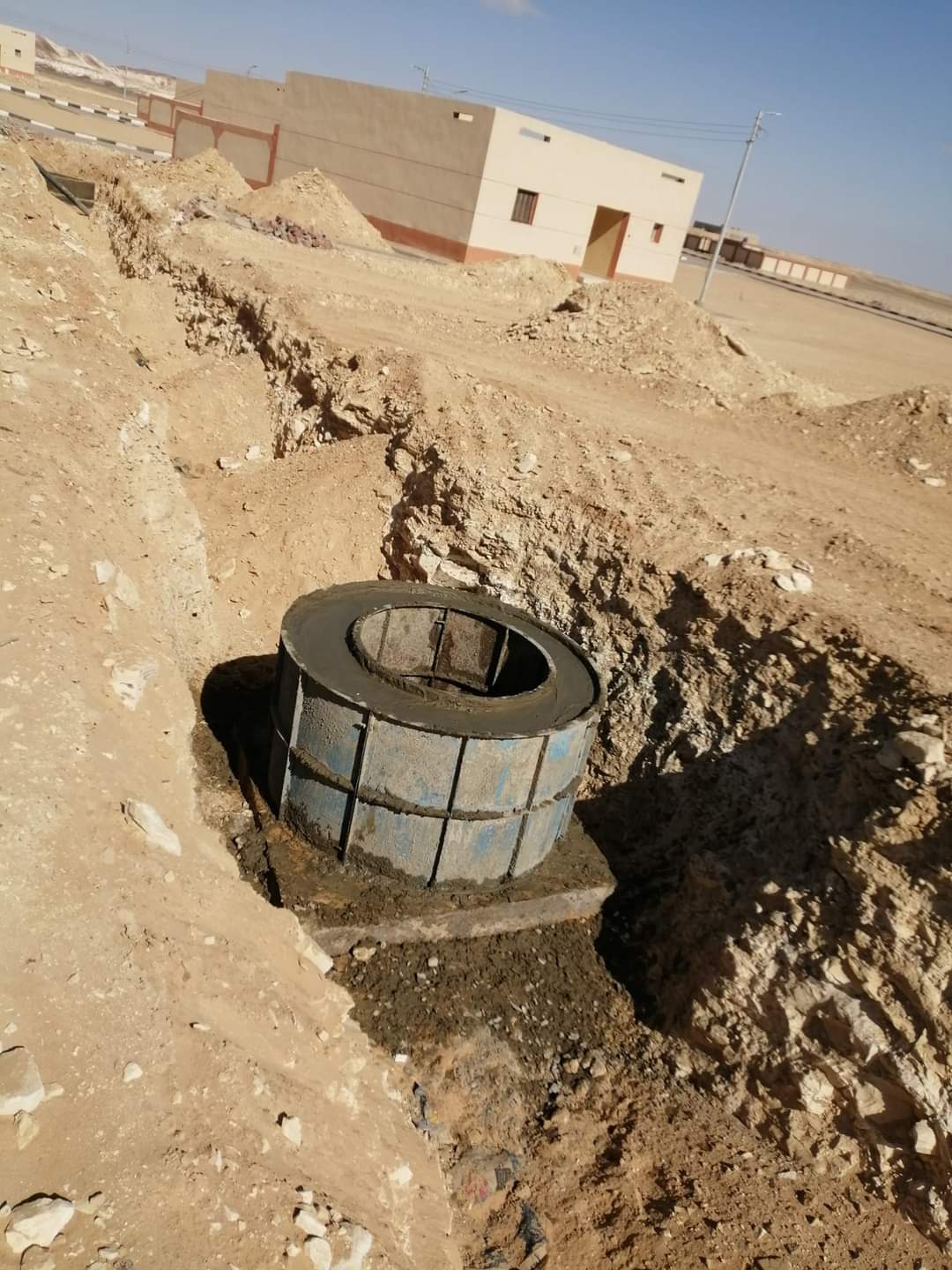 توصيل شبكات الصرف الصحي للتجمعات التنموية بمركزى الحسنة ونخل