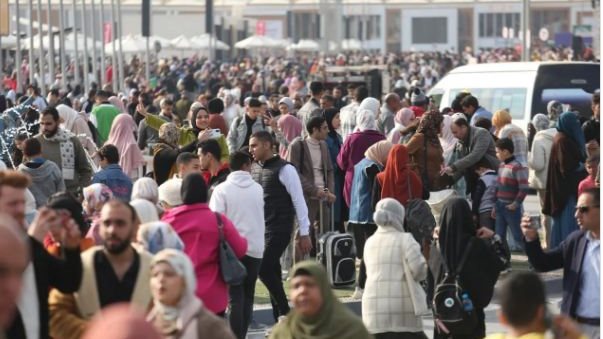 مئات الآلاف يزورون معرض الكتاب