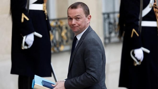 فضيحة فساد تلاحق وزير العمل الفرنسي فضيحة فساد تلاحق وزير العمل الفرنسي