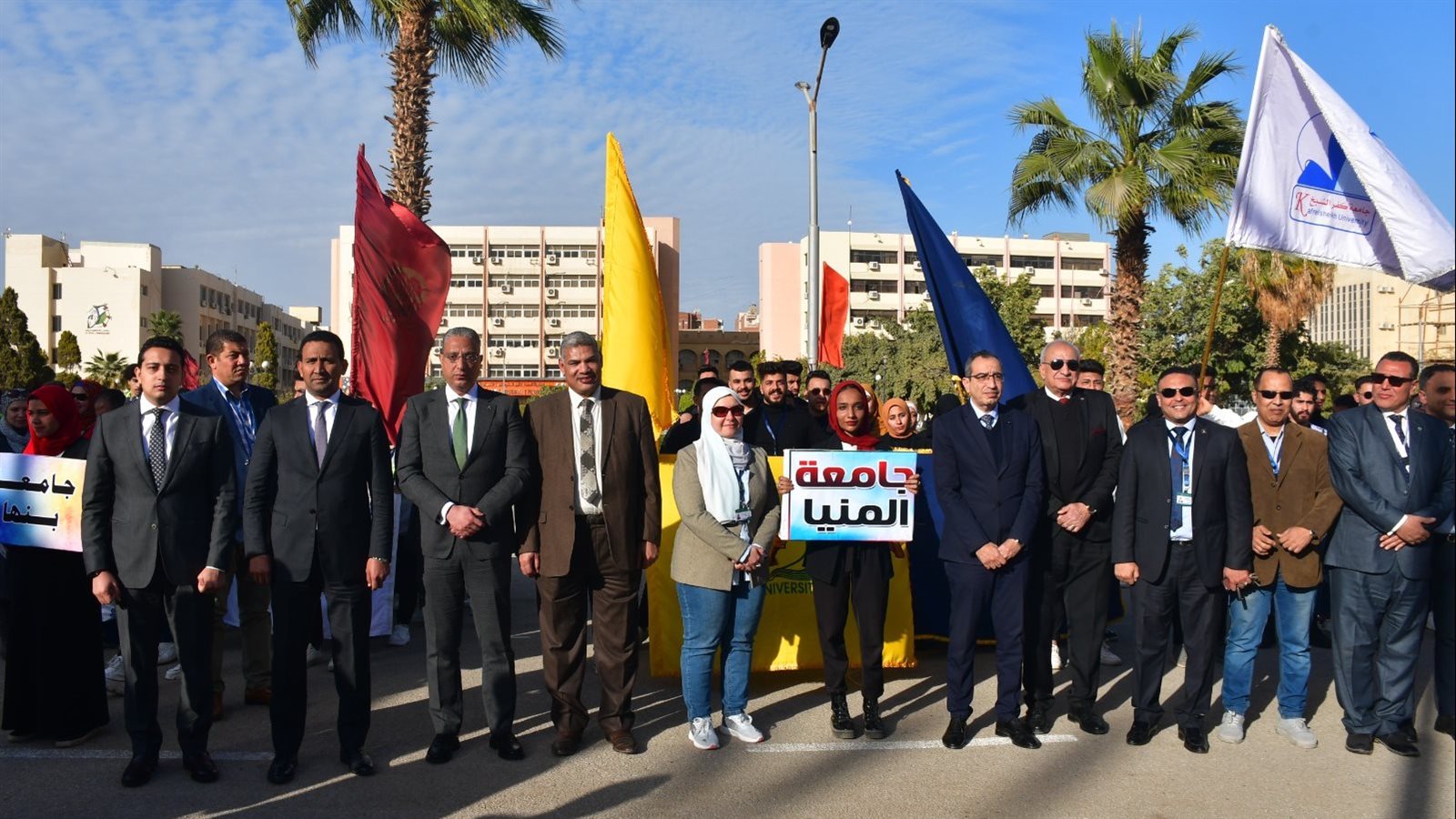 محافظ الفيوم ورئيس الجامعة أثناء الملتقى