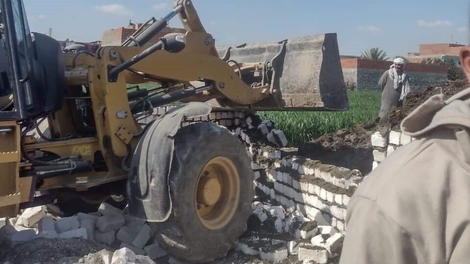 إزالة حالات تعد بالبناء المخالف بالمنيا 