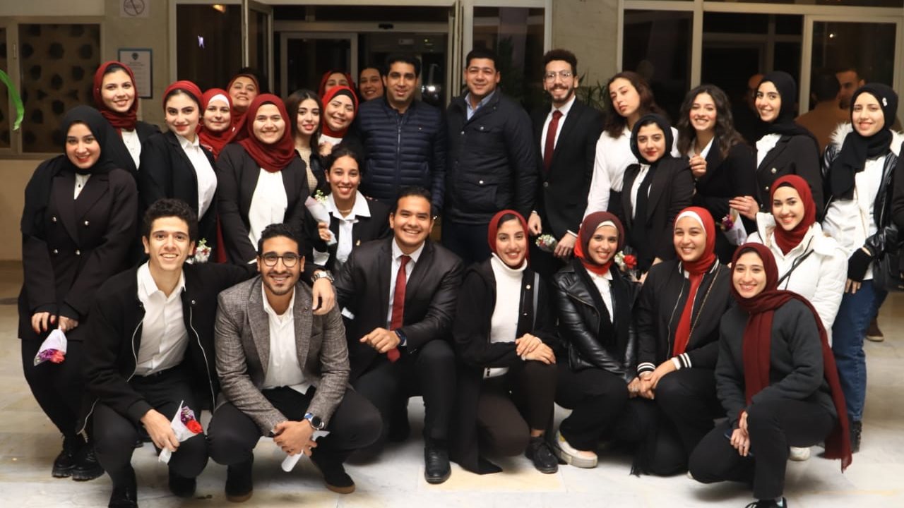 خلال استقبال الفرق 