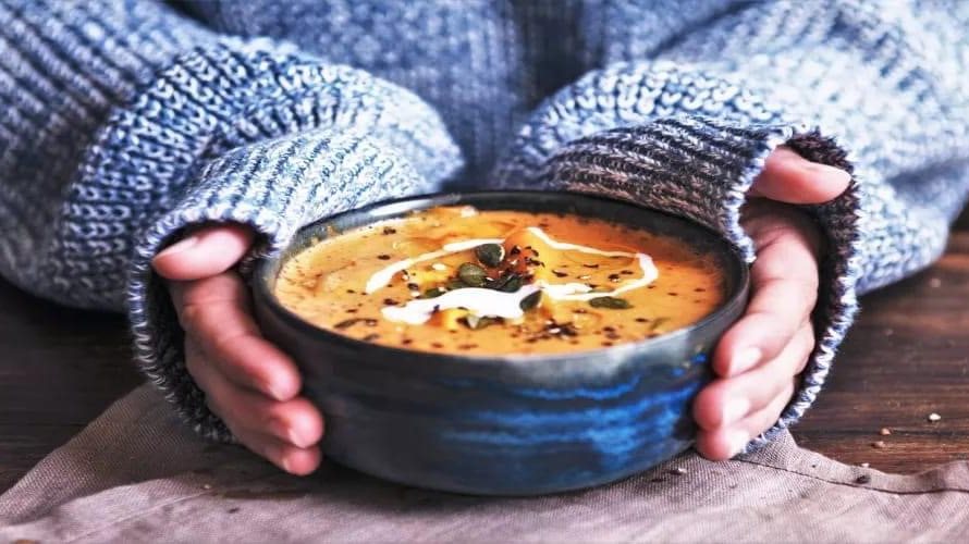  أطعمة تساعدك على الشعور بالدفء في الشتاء 