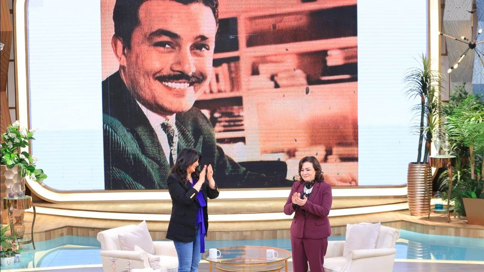 منى صلاح ذو الفقار 